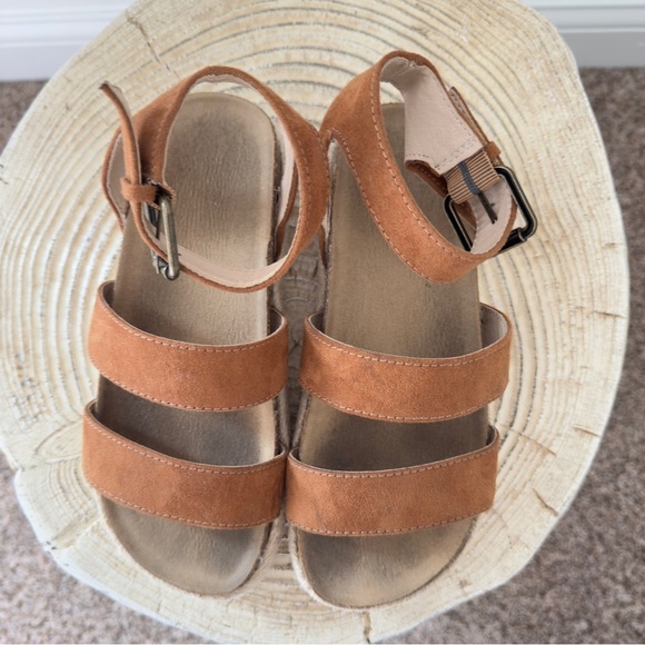 Art Class Kids Girls' Agatha Buckle Footbed Sandals Size 1 - Picture 7 of 7